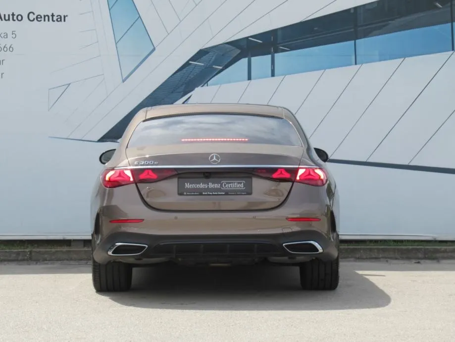 mercedes-benz e 300 e amg line/digital/distronic/memory/night/360°/20" - slika 3
