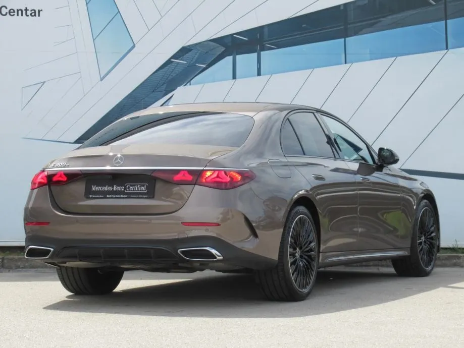 mercedes-benz e 300 e amg line/digital/distronic/memory/night/360°/20" - slika 4