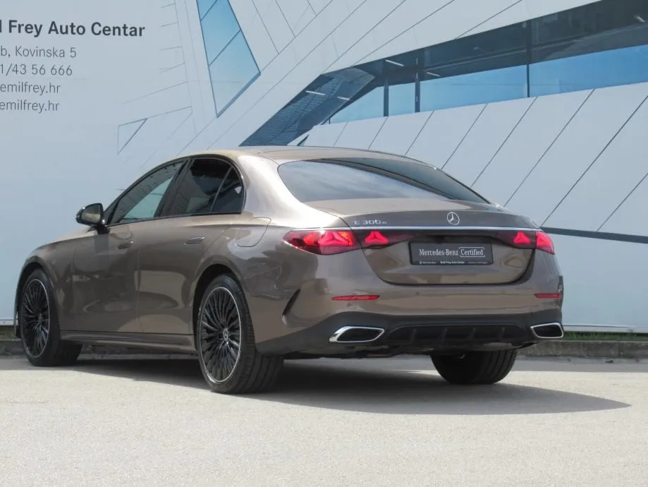 mercedes-benz e 300 e amg line/digital/distronic/memory/night/360°/20" - slika 10