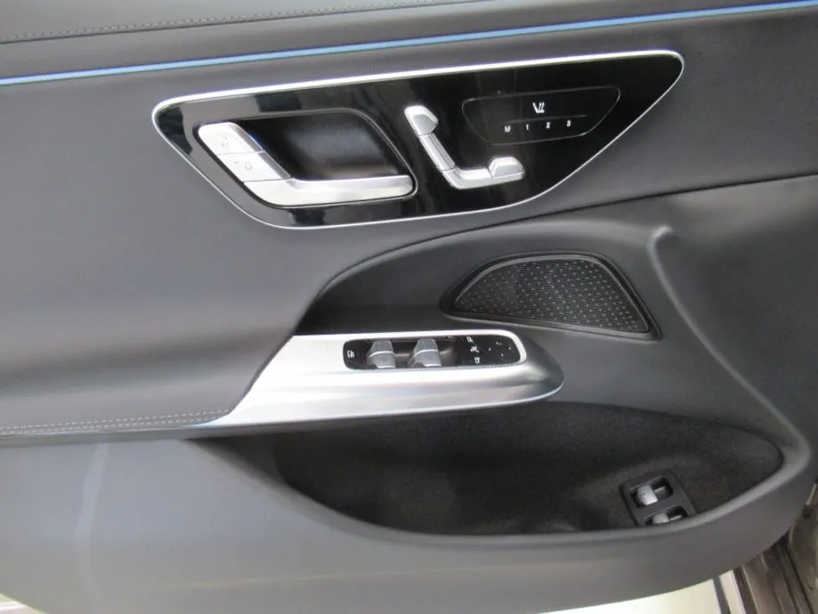 mercedes-benz e 300 e amg line/digital/distronic/memory/night/360°/20" - slika 6