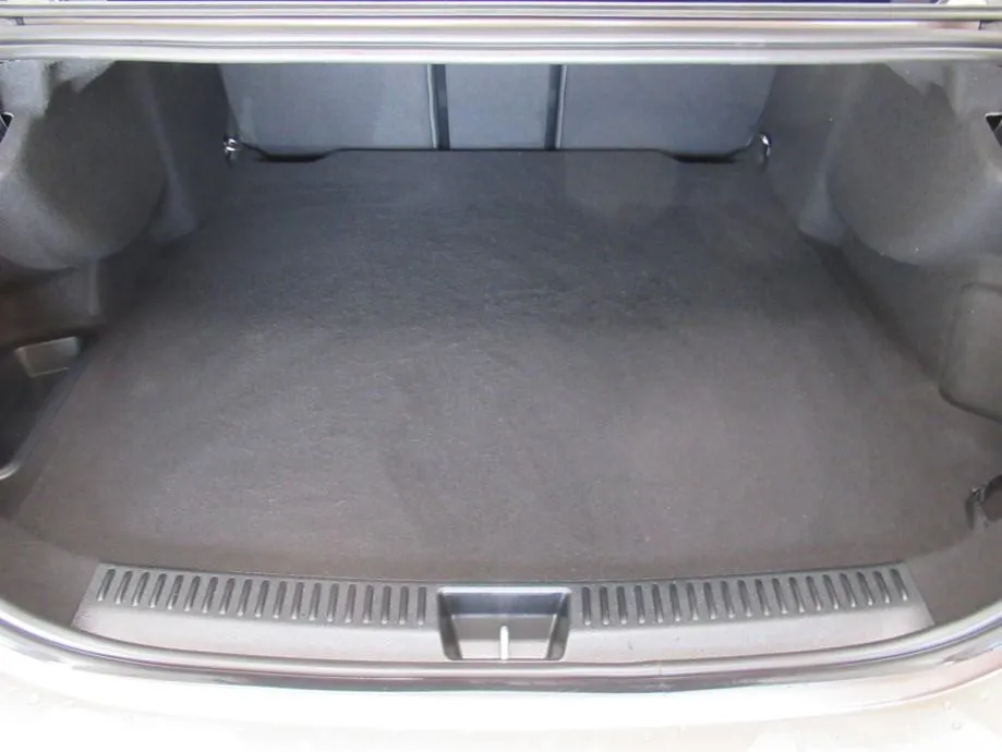 mercedes-benz e 300 e amg line/digital/distronic/memory/night/360°/20" - slika 2