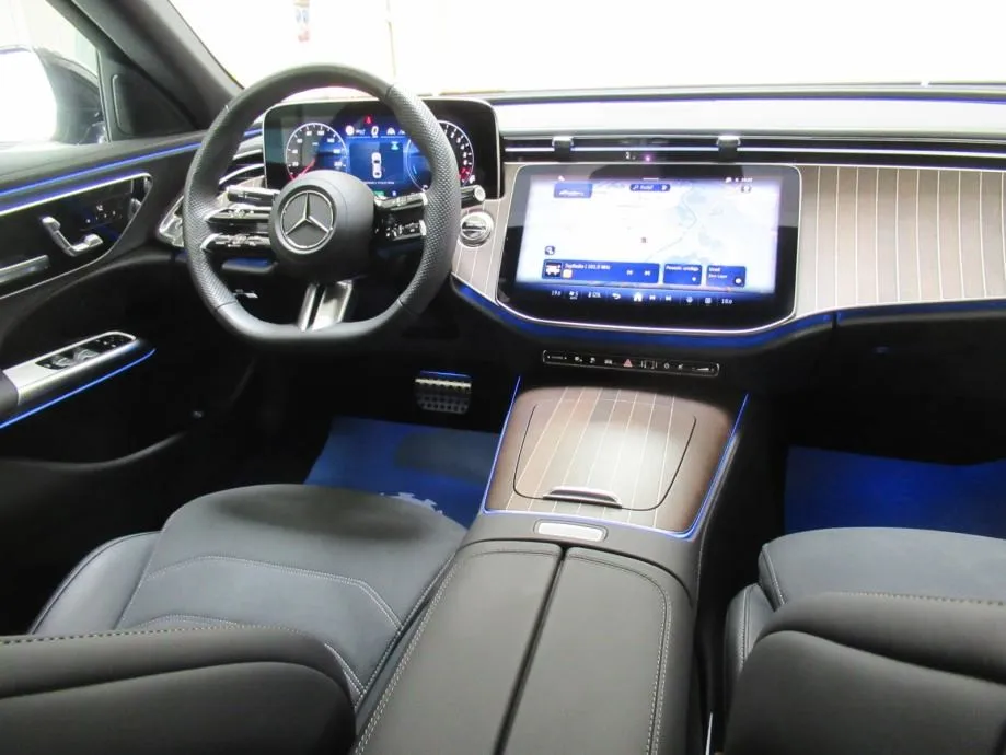 mercedes-benz e 300 e amg line/digital/distronic/memory/night/360°/20" - slika 13