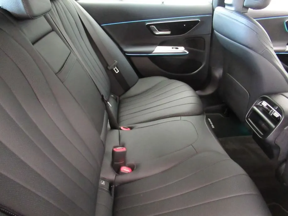 mercedes-benz e-klasa 220 d 4matic amg line - slika 12