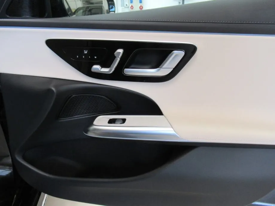 mercedes-benz e 220 d amg line/digital/memory/distronic/kamera 360° - slika 10