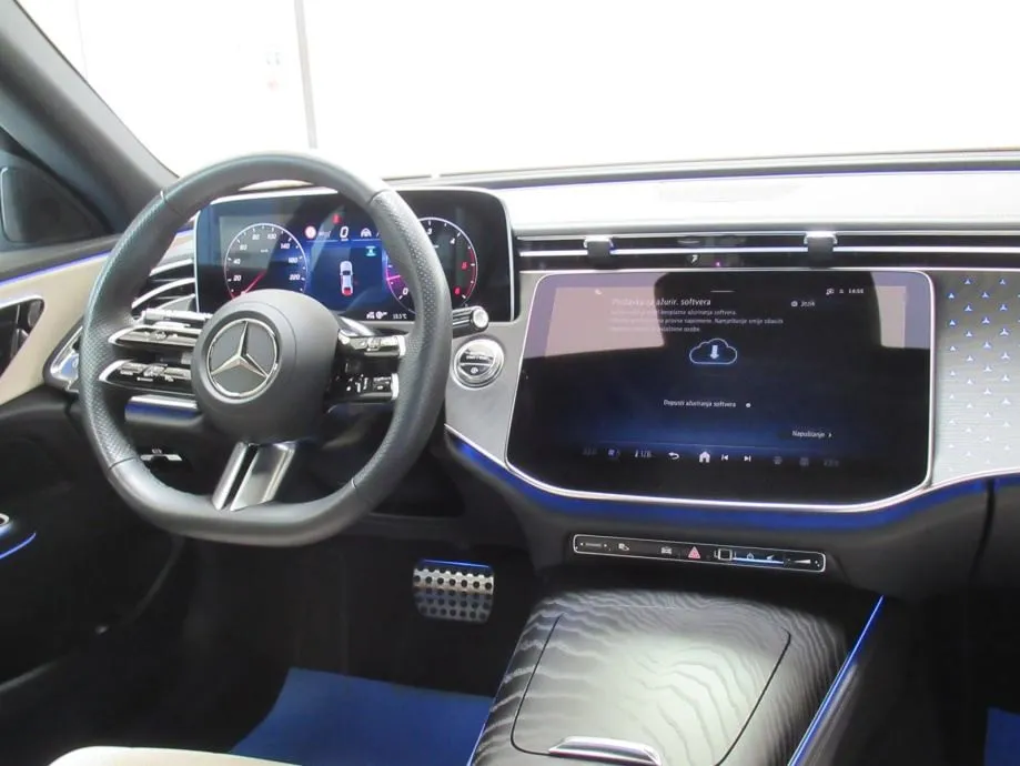 mercedes-benz e 220 d amg line/digital/memory/distronic/kamera 360° - slika 13