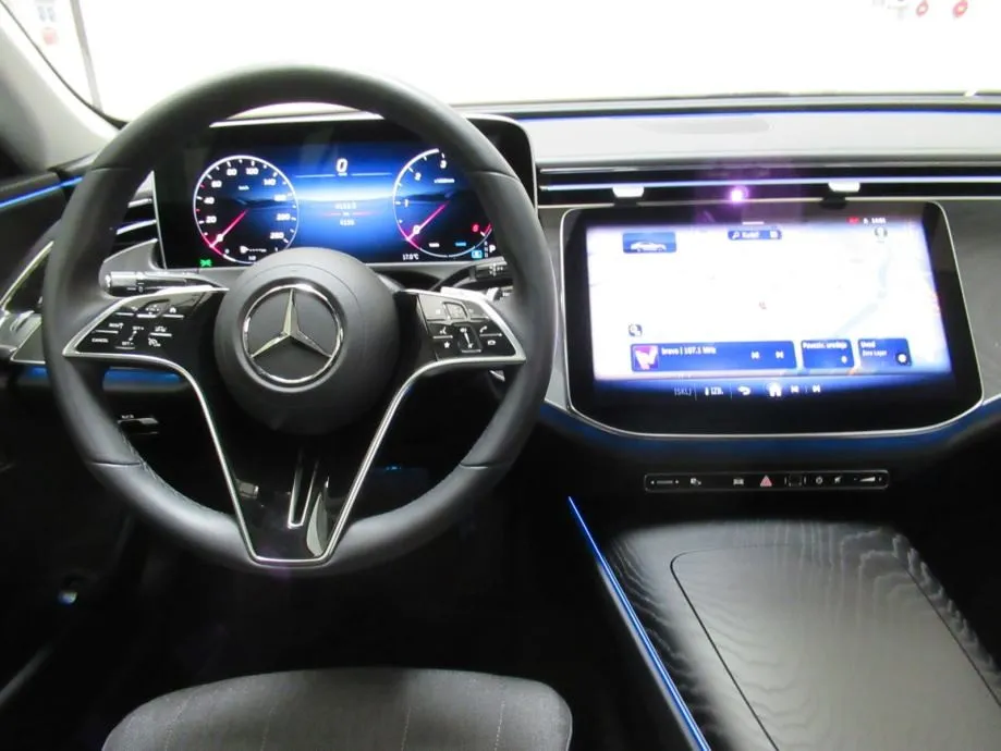 mercedes-benz e-klasa 220 d avantgarde - slika 14