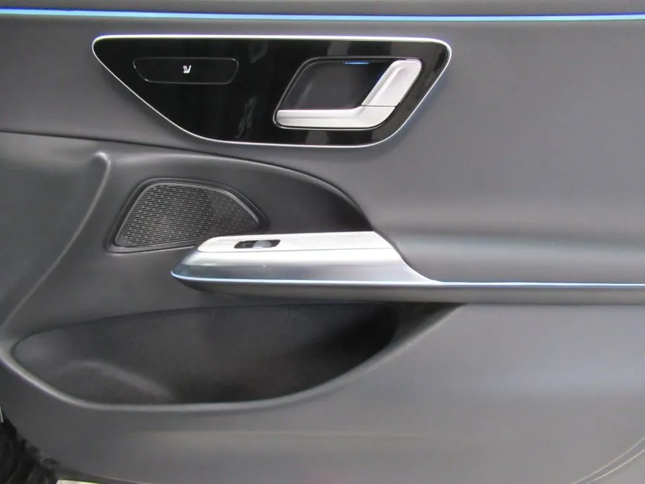 mercedes-benz e-klasa 220 d avantgarde - slika 11