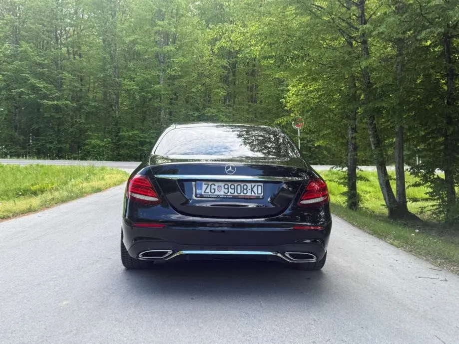 mercedes-benz e-klasa 300 d amg - slika 4
