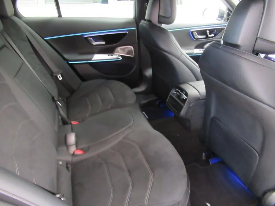 mercedes-benz e-klasa 300 de amg line premium - slika 12