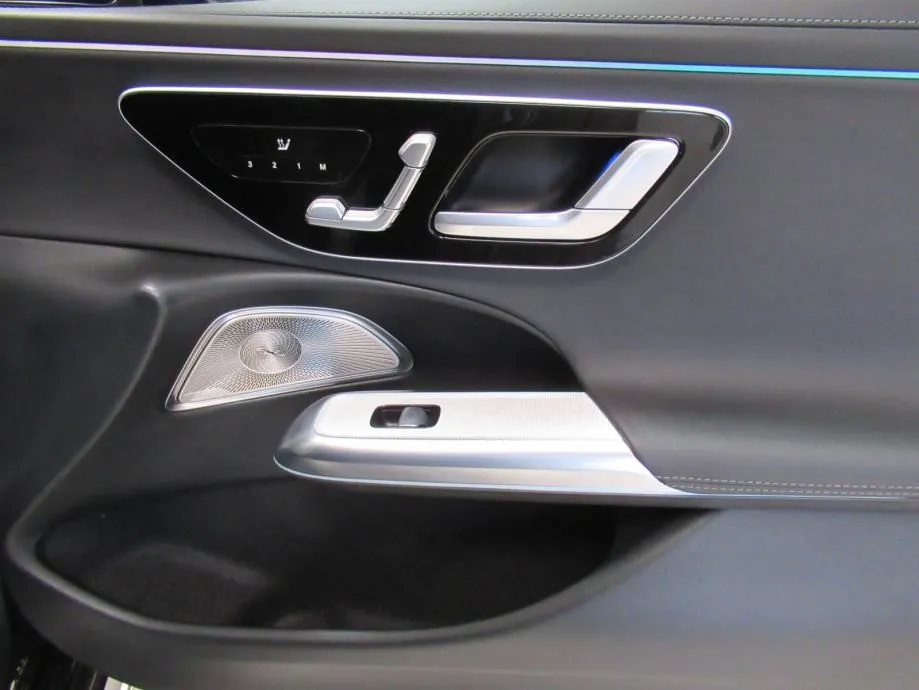 mercedes-benz e-klasa 300 de amg line premium - slika 11