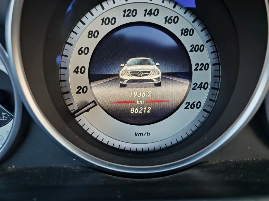 mercedes-benz e-klasa cabrio 220 amg automatik - slika 15