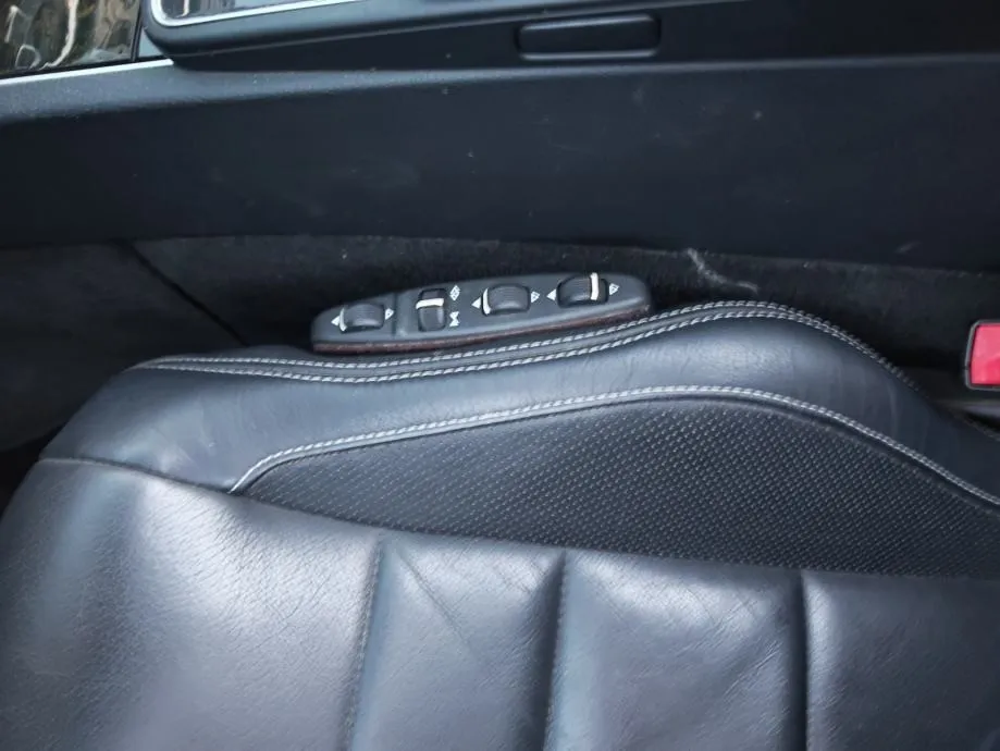 mercedes-benz e-klasa cabrio 220 amg automatik - slika 10