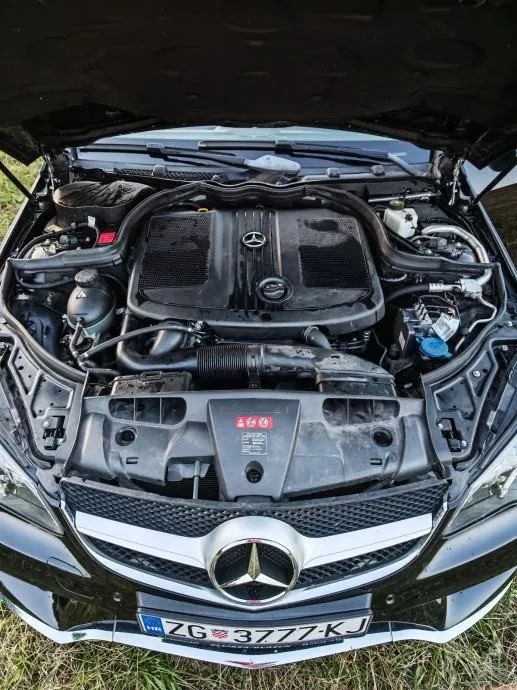 mercedes-benz e-klasa cabrio 220 amg automatik - slika 14