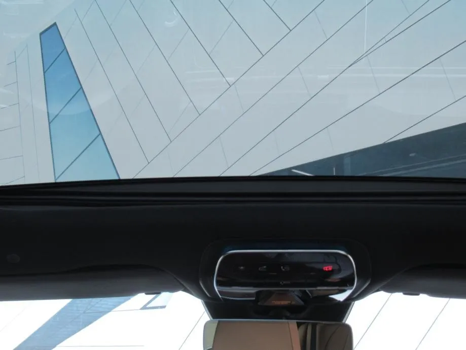 mercedes-benz e 300 t de amg line - slika 12