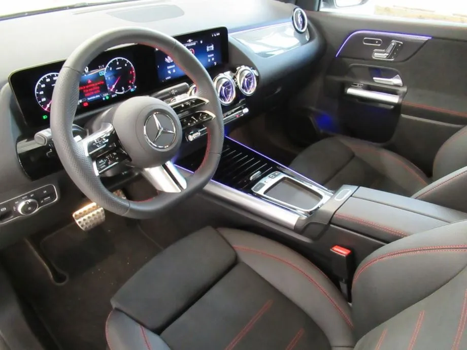 mercedes-benz gla 200 d amg line/night/panorama/keyless/memory/20'' - slika 3