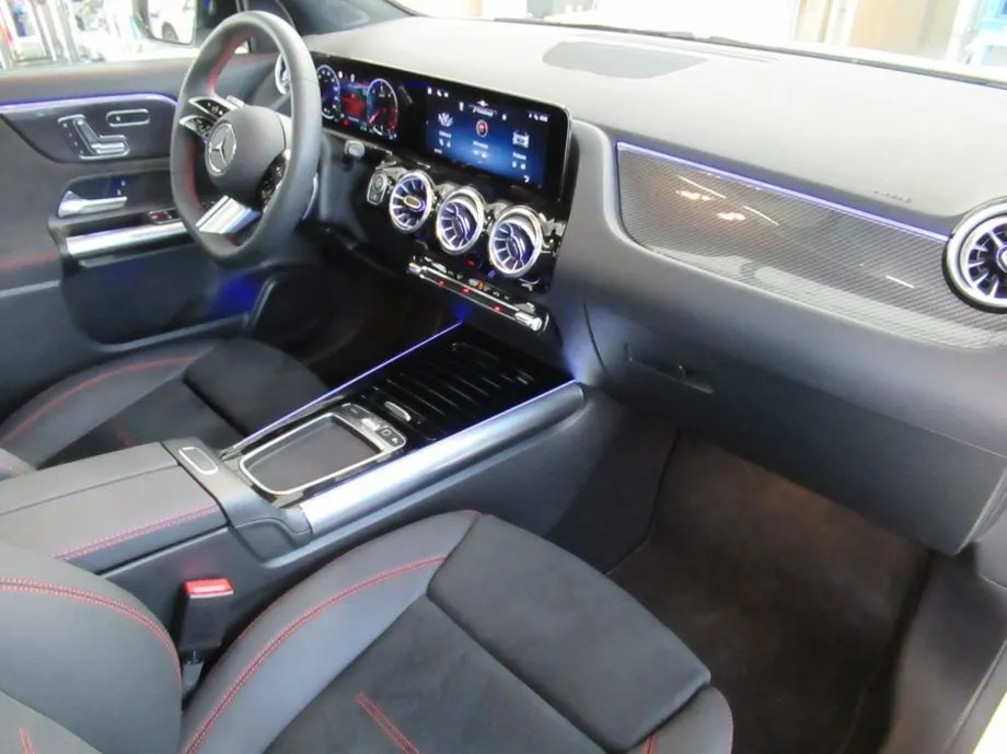 mercedes-benz gla 200 d amg line/night/panorama/keyless/memory/20'' - slika 12