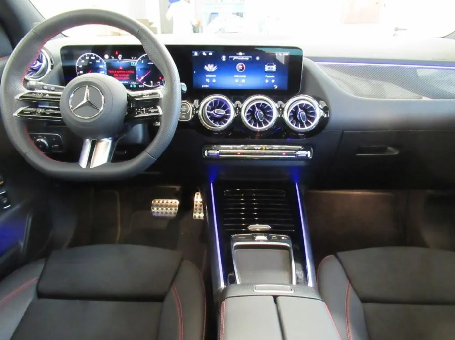mercedes-benz gla 200 d amg line/night/panorama/keyless/memory/20'' - slika 7
