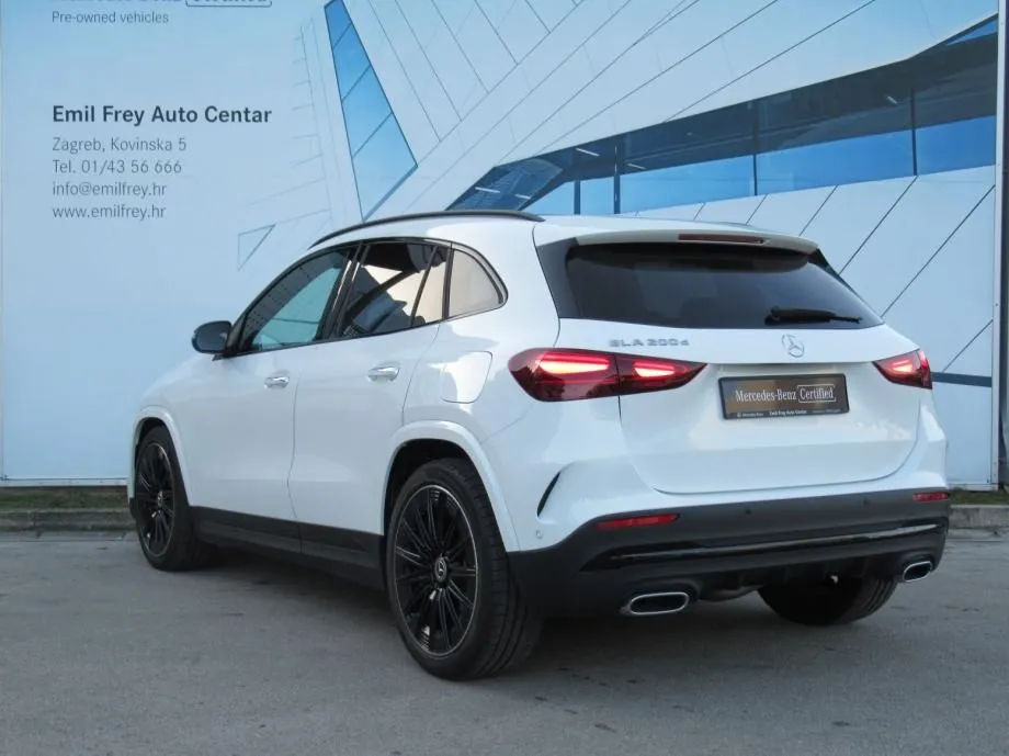 mercedes-benz gla 200 d amg line/night/panorama/keyless/memory/20'' - slika 13