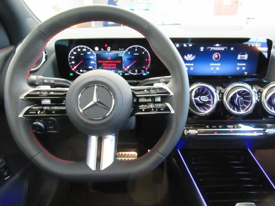 mercedes-benz gla 200 d amg line/night/panorama/keyless/memory/20'' - slika 4