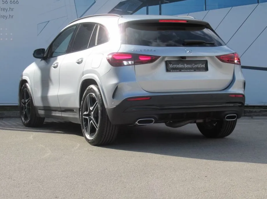 mercedes-benz gla 200 d amg line/night/panorama/keyless/memory - slika 14