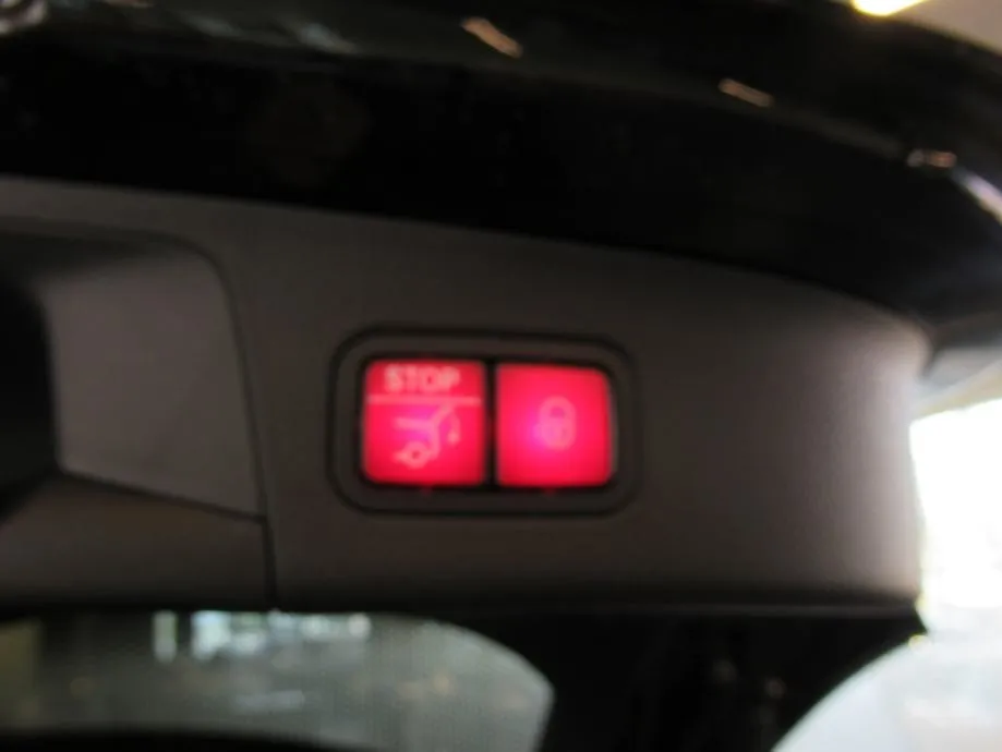 mercedes-benz gla 200 d amg line - slika 18