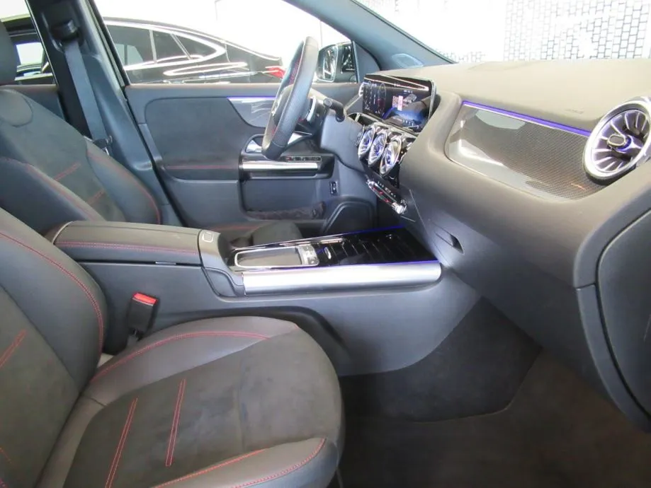 mercedes-benz gla 200 d amg line - slika 10