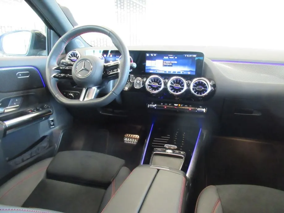 mercedes-benz gla 200 d amg line - slika 14