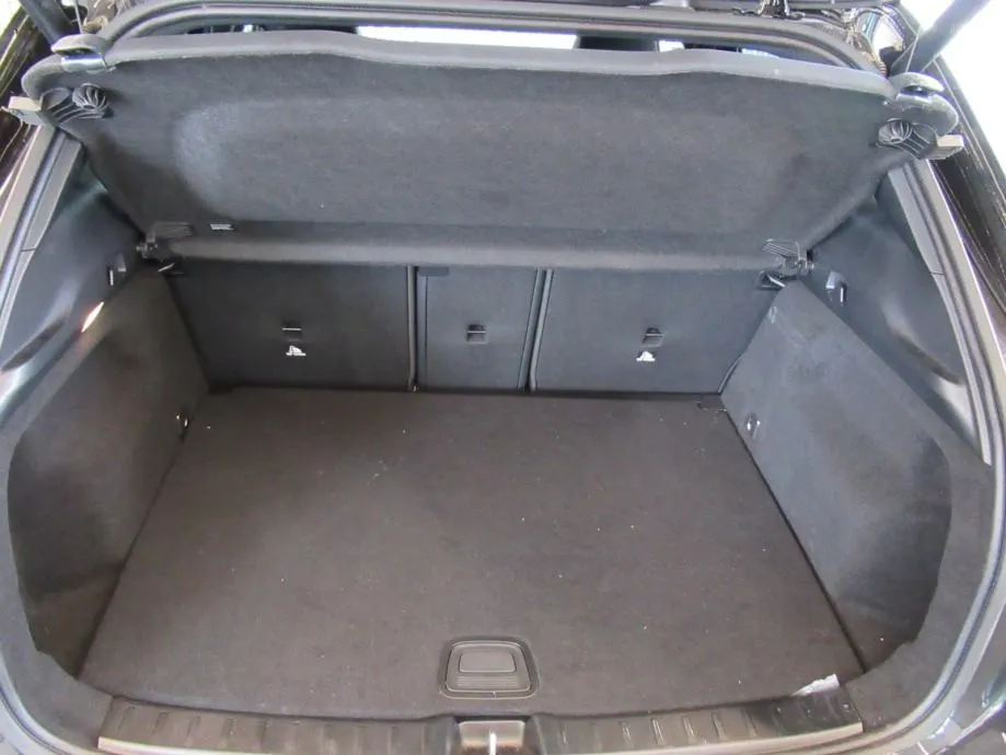 mercedes-benz gla 200 d amg line - slika 19