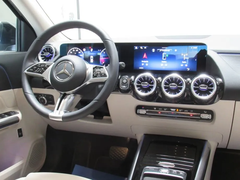 mercedes-benz gla 200 d progressive/night/keyless/multibeam led/19'' - slika 4
