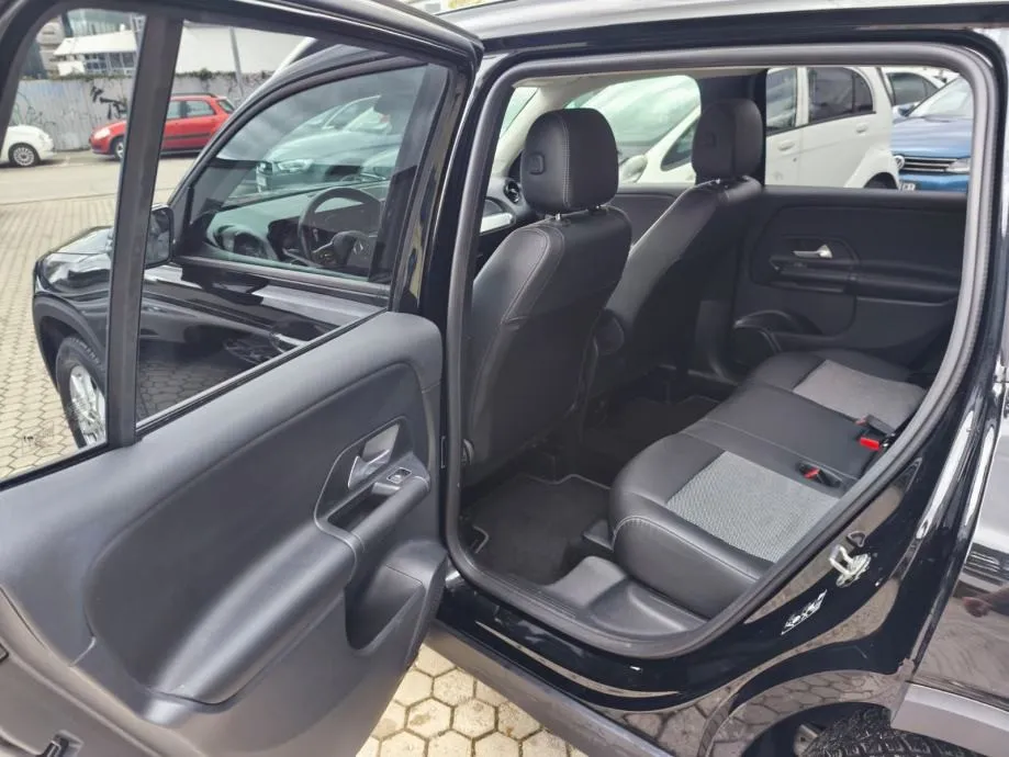 mercedes-benz glb 180 d, automatik, navigacija, 4x garancije!!! - slika 17
