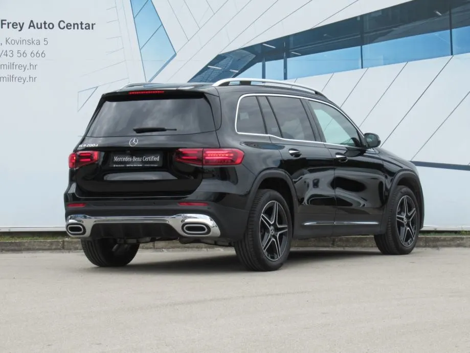 mercedes-benz glb 200 d amg line - slika 8