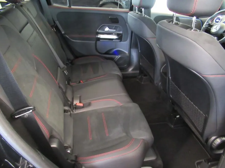 mercedes-benz glb 200 d amg line - slika 12