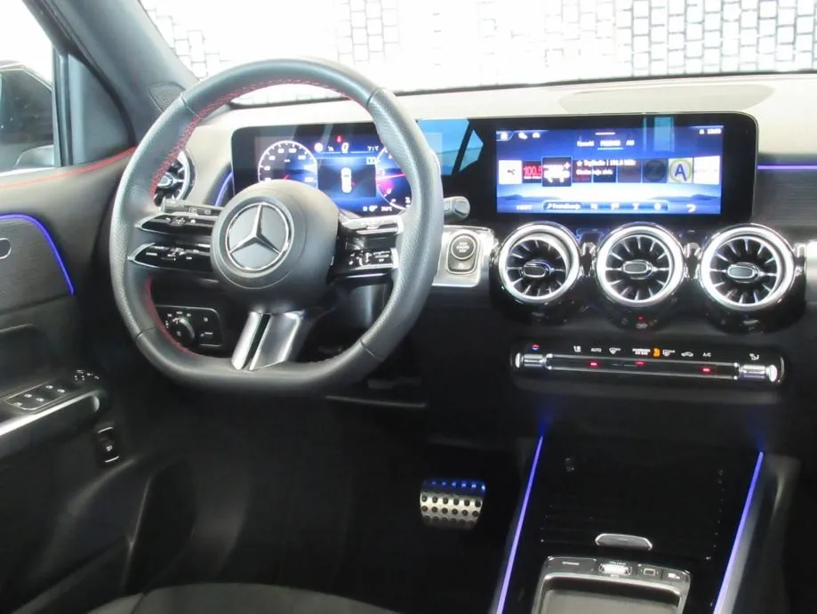 mercedes-benz glb 200 d amg line - slika 13