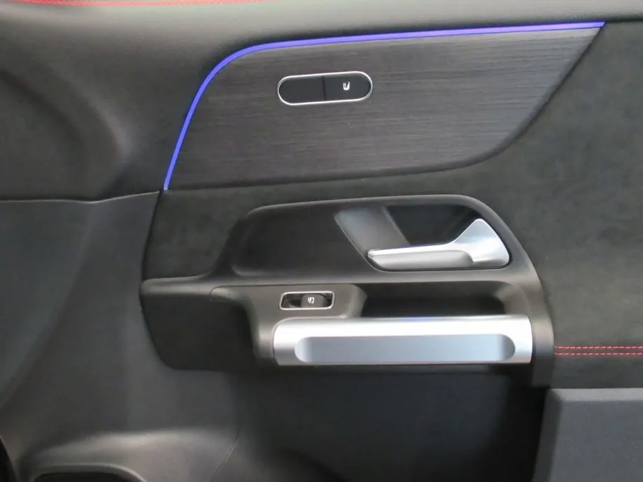 mercedes-benz glb 200 d amg line - slika 11