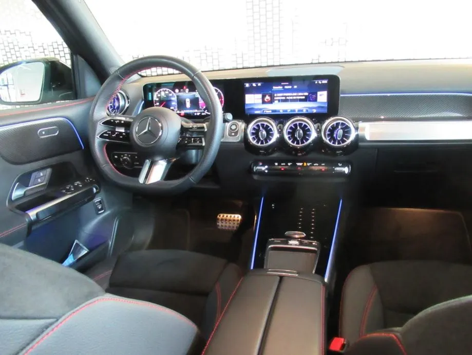 mercedes-benz glb 200 d amg line / 7 sjedala - slika 14