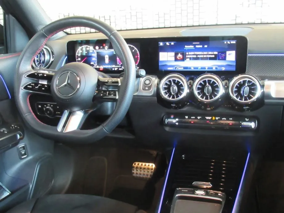 mercedes-benz glb 200 d amg line / 7 sjedala - slika 15