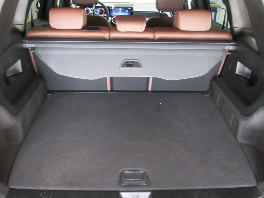 mercedes-benz glb 200 d amg line - slika 3