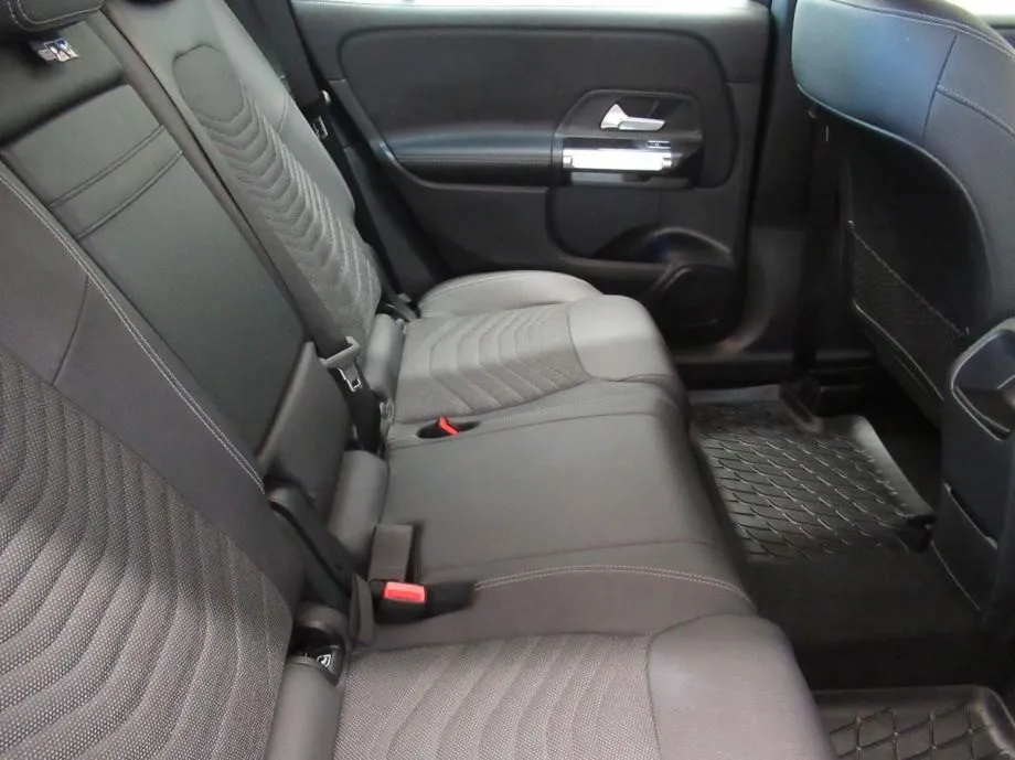 mercedes-benz glb 200 d progressive advanced plus **3 godine jamstva** - slika 3