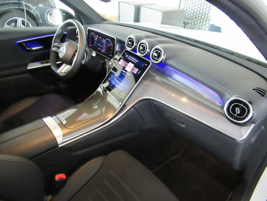 mercedes-benz glc 220 d 4m amg line/digital/keyless-go/night/360°/20" - slika 10