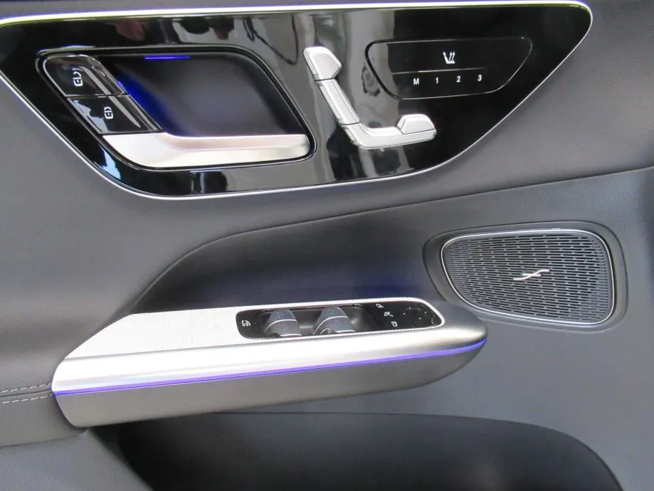 mercedes-benz glc 220 d 4m coupe amg/digital/pano/memory/360°/kuka/20" - slika 18