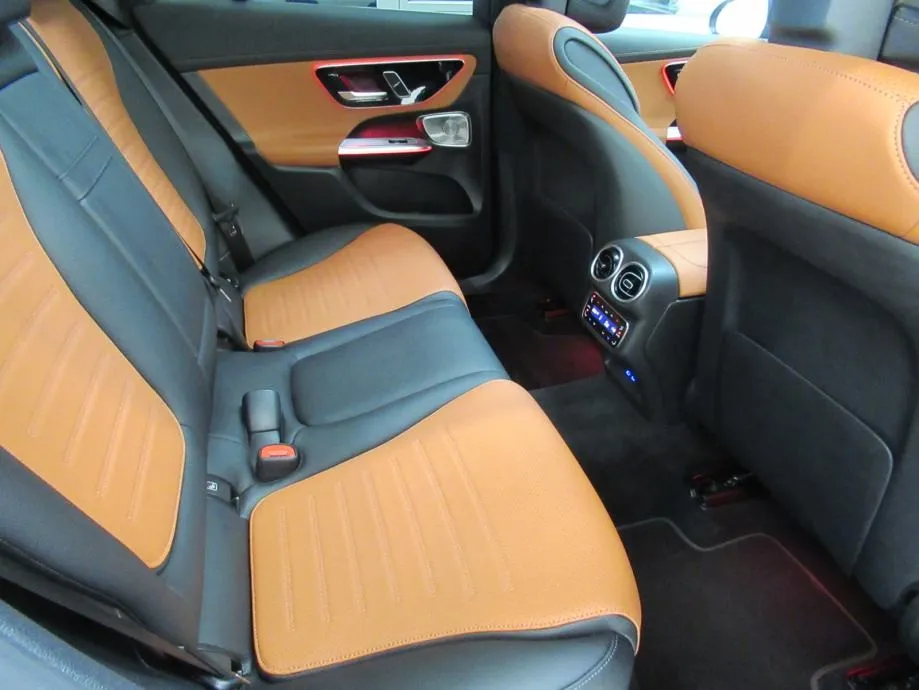mercedes-benz glc 220 d 4matic amg line premium plus - slika 12