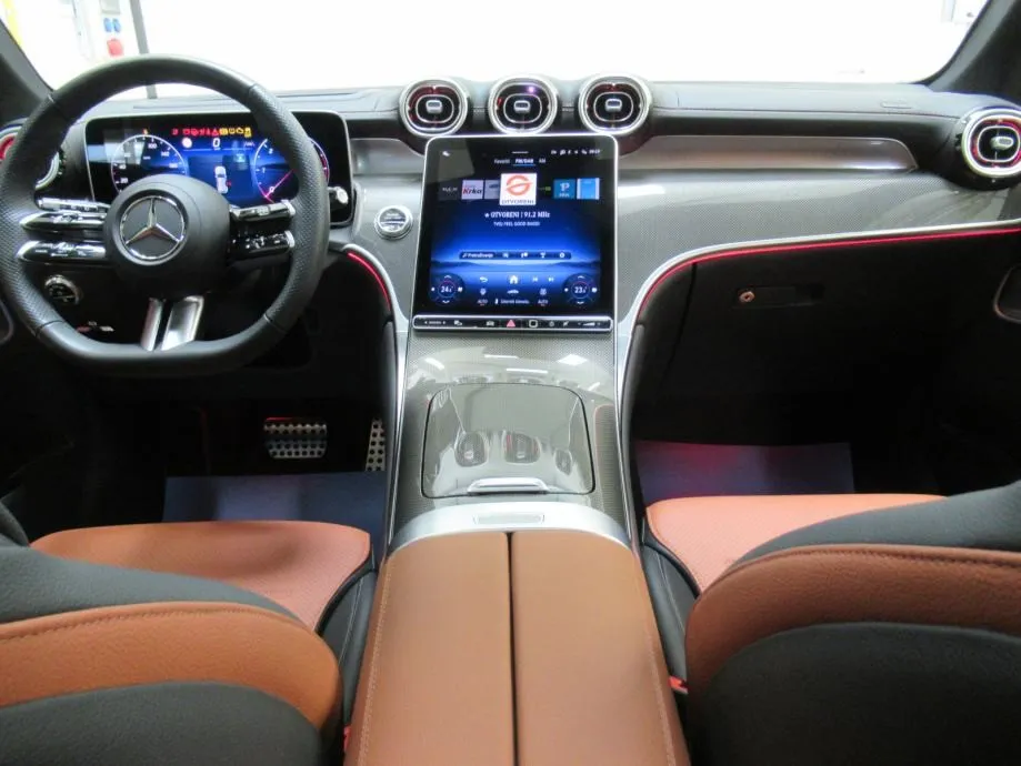 mercedes-benz glc 220 d 4matic amg line premium plus - slika 13