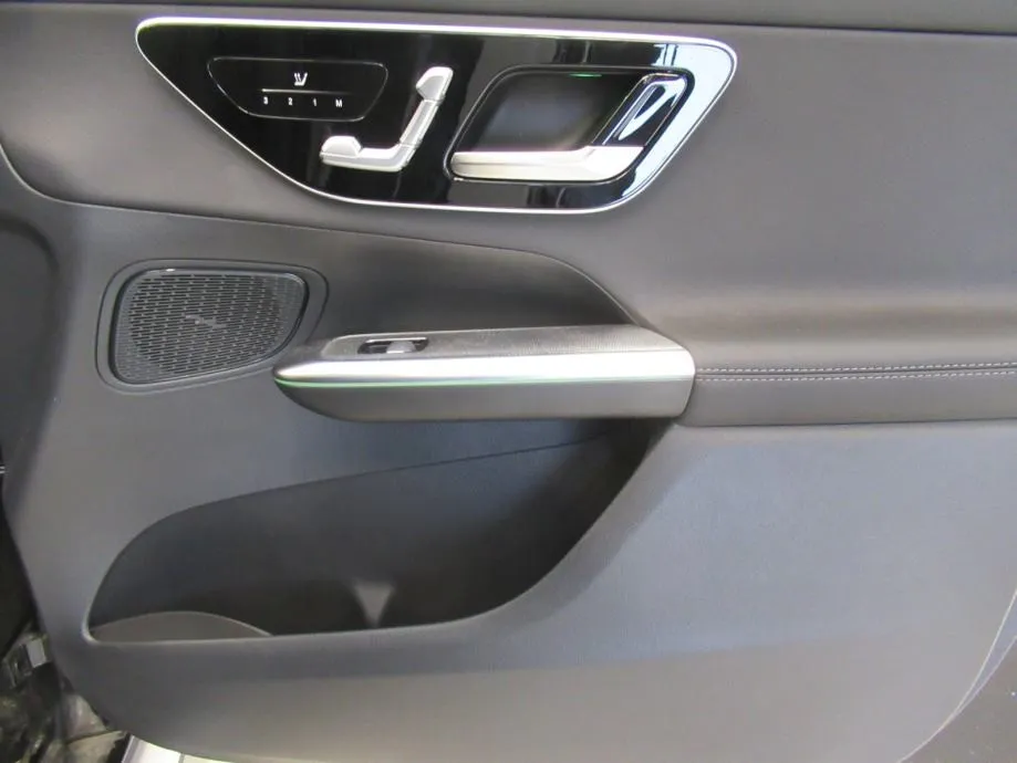 mercedes-benz glc 300 d 4m coupe amg line - slika 11