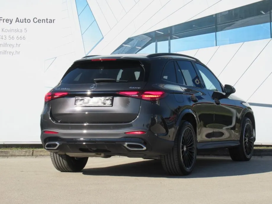 mercedes-benz glc 300 de 4m amg line/digital/memo/kuka/night/360°/20" - slika 16