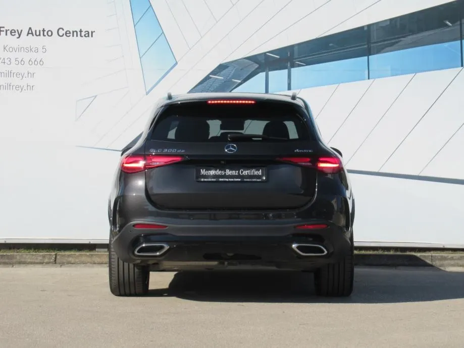 mercedes-benz glc 300 de 4m amg line/digital/memo/kuka/night/360°/20" - slika 5