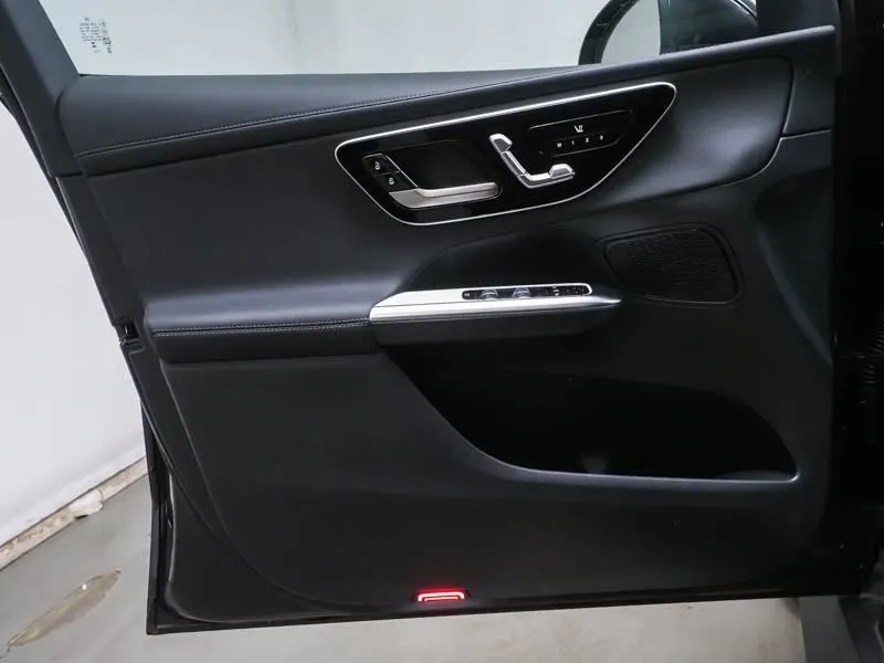 mercedes-benz glc 300 de 4m amg line/digital/memory/night/360°/kuka - slika 6