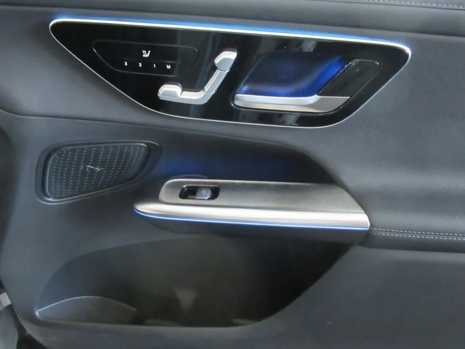 mercedes-benz glc 300 de 4m coupe amg line - slika 11