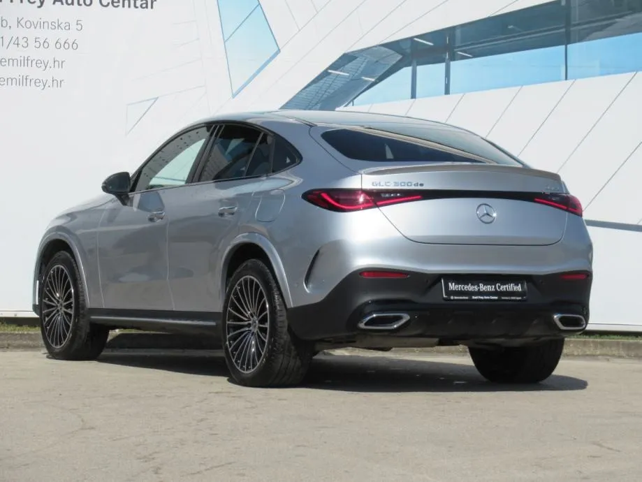 mercedes-benz glc 300 de 4m coupe amg line - slika 8