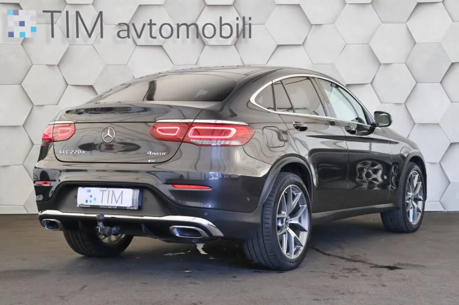 mercedes-benz glc coupe 220d 4-matic 9g-tronic amg line cockpit - slika 3