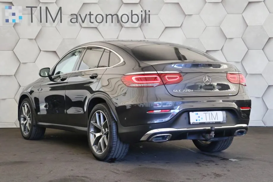 mercedes-benz glc coupe 220d 4-matic 9g-tronic amg line cockpit - slika 4